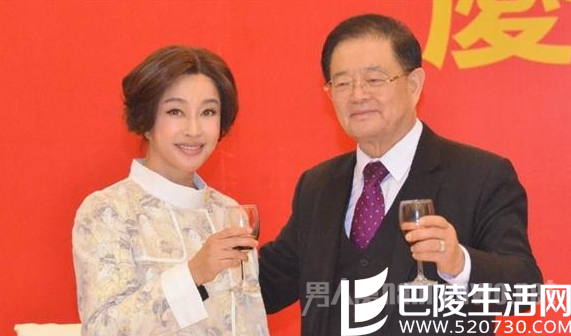 刘晓庆王晓玉举杯同庆