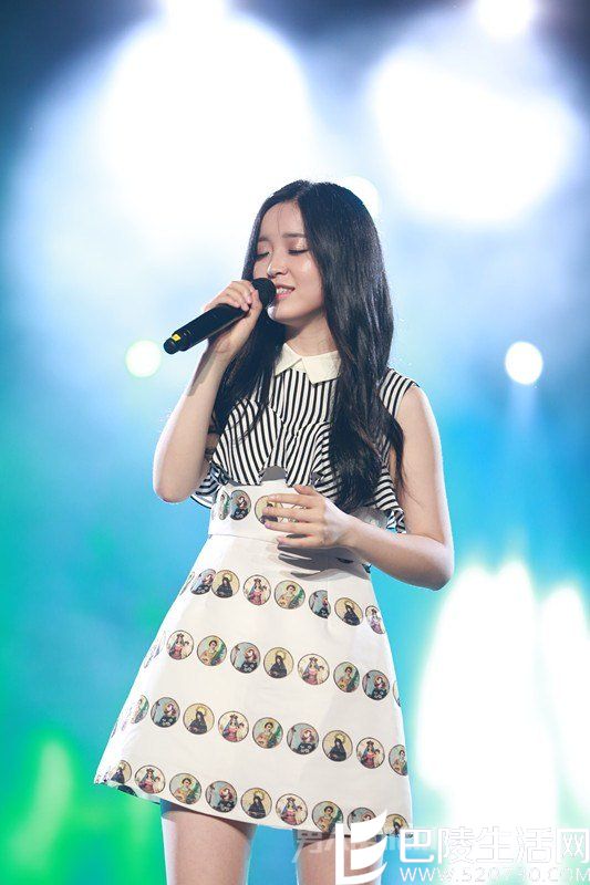 金雯昕在舞台上的表现如何