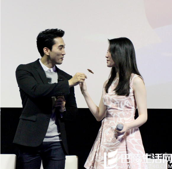 宋承宪刘亦菲恩爱有加