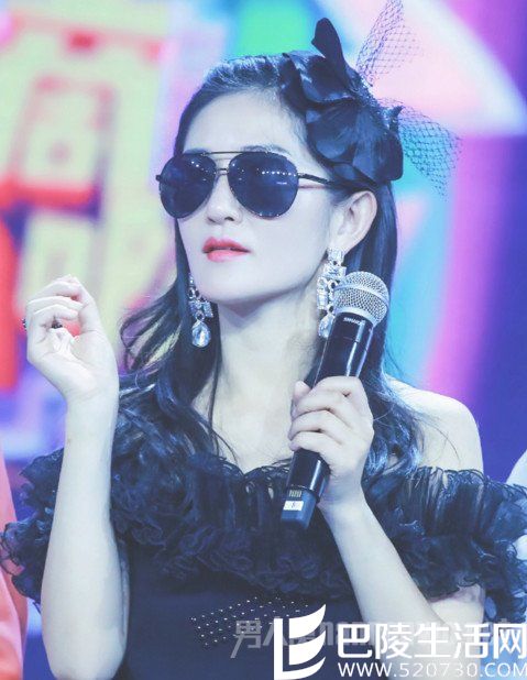 谢娜戴上墨镜气场十足 谢娜戴上墨镜气场十足