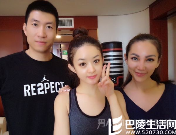 赵丽颖比剪刀手 赵丽颖比剪刀手