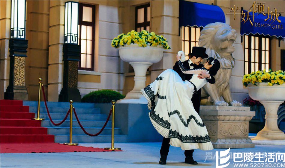 张哲瀚李一桐相拥