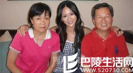 陈乔恩一家三口 陈乔恩一家三口