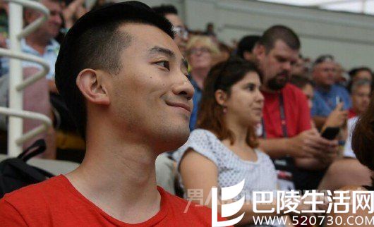 吴敏霞男友侧脸相当帅气