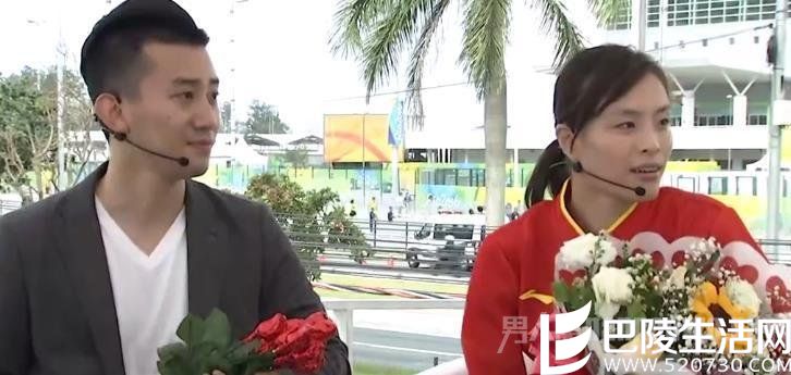 吴敏霞与男友接受采访