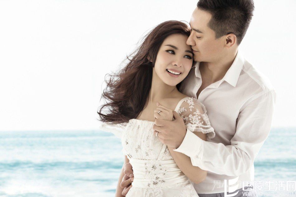 刘璇与老公王弢婚纱照
