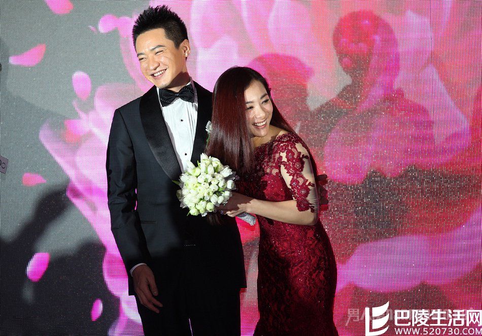 刘璇王弢同台参加活动 刘璇王弢同台参加活动