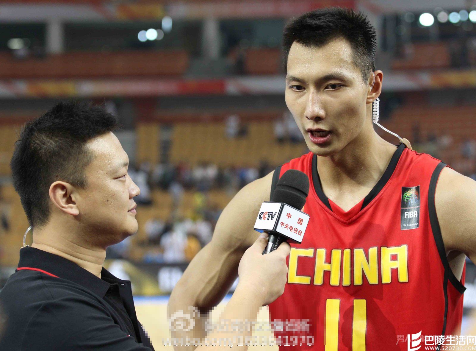 易建联接受采访