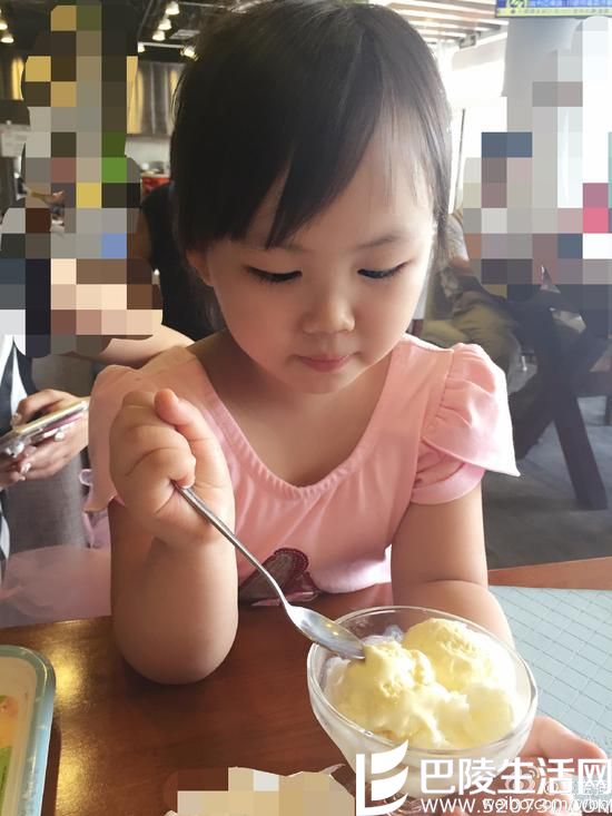 王宝强微博晒女儿