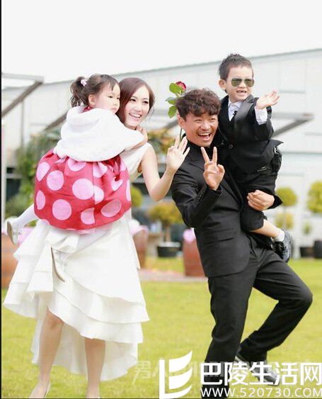 王宝强马蓉一家四口 王宝强马蓉一家四口