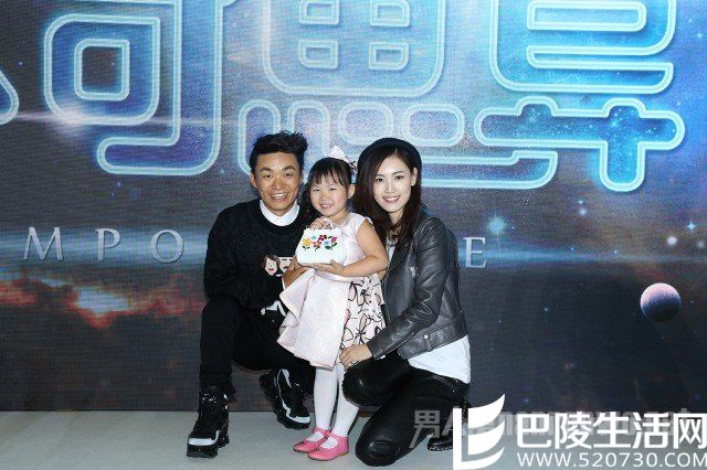 王宝强与妻女合影 王宝强与妻女合影