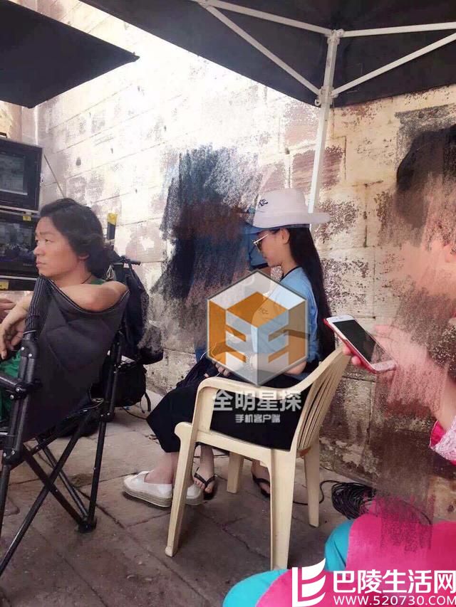 王宝强出轨对象探班天竺剧组