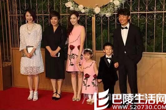 王宝强一家出席黄晓明婚礼 王宝强一家出席黄晓明婚礼