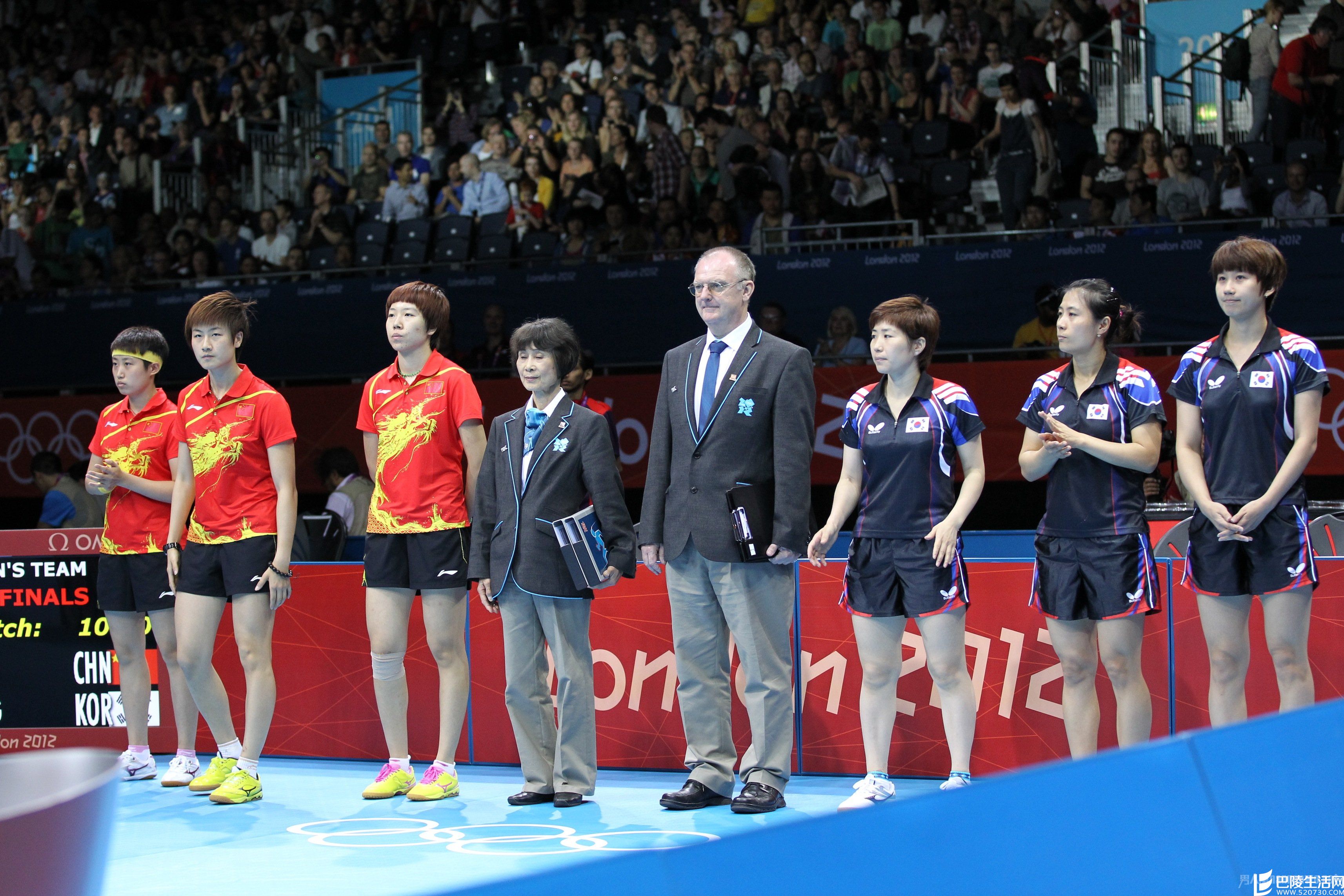 乒乓球队等待比赛结果