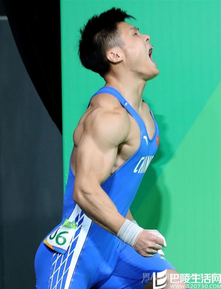 吕小军结实的肌肉