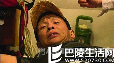 宋小宝被担架抬出 宋小宝被担架抬出