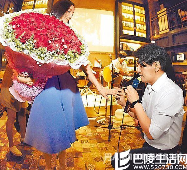 朱孝天跪地求婚韩雯雯