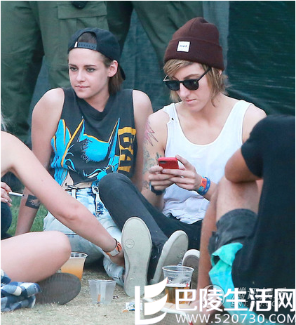 暮光女与女友合照