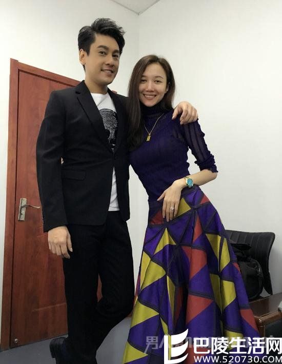 朱孝天搂娇妻韩雯雯