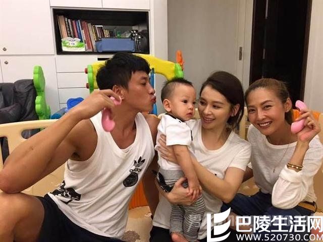 何润东夫妇与徐若瑄母子 何润东夫妇与徐若瑄母子