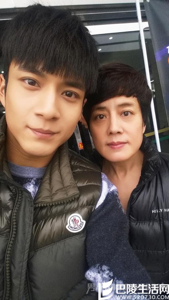 韩东君和妈妈