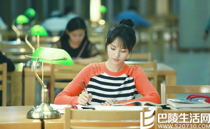 郑爽微微一笑剧照