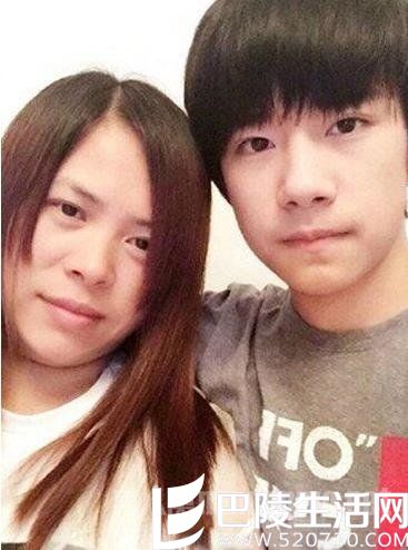 易烊千玺和母亲 易烊千玺和母亲