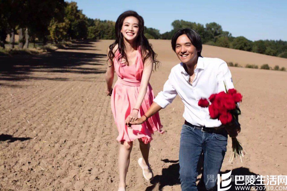 舒淇冯德伦婚纱照自然随性