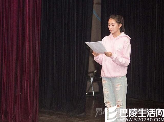 学生代表关晓彤