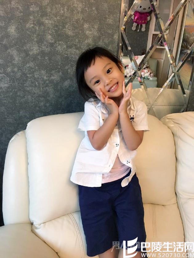 甜馨自己剪头发后