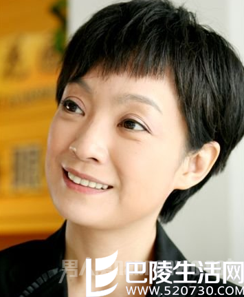 张嘉译的老婆笑容灿烂 张嘉译的老婆笑容灿烂