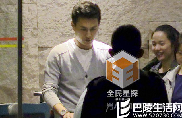 靳东和老婆出游