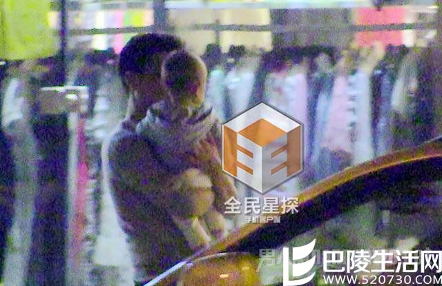 靳东和儿子在一起