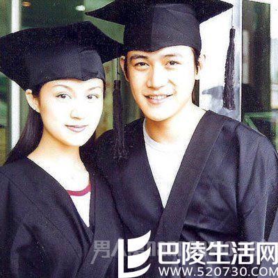 陆毅鲍蕾学士服