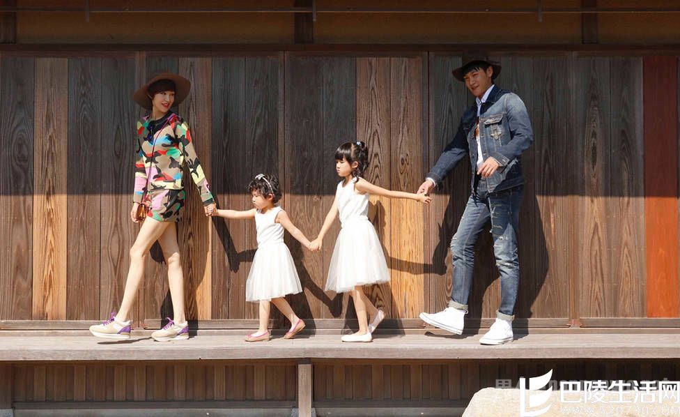 陆毅鲍蕾一家四口