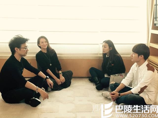 章子怡笑容满面