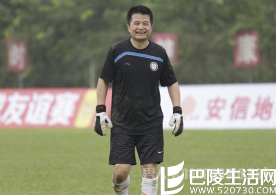 毕福剑担任球队门将