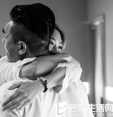 陈小春应采儿拥抱