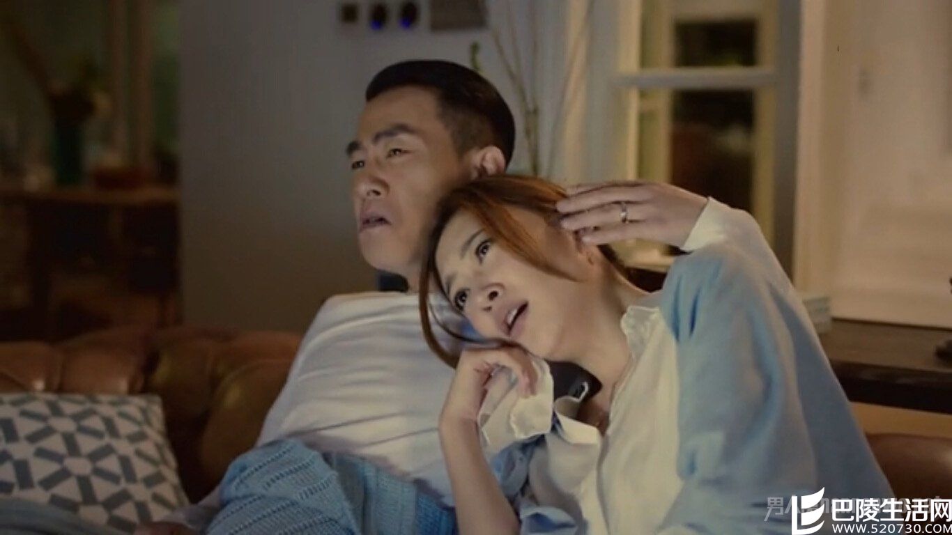 陈小春陪应采儿追剧