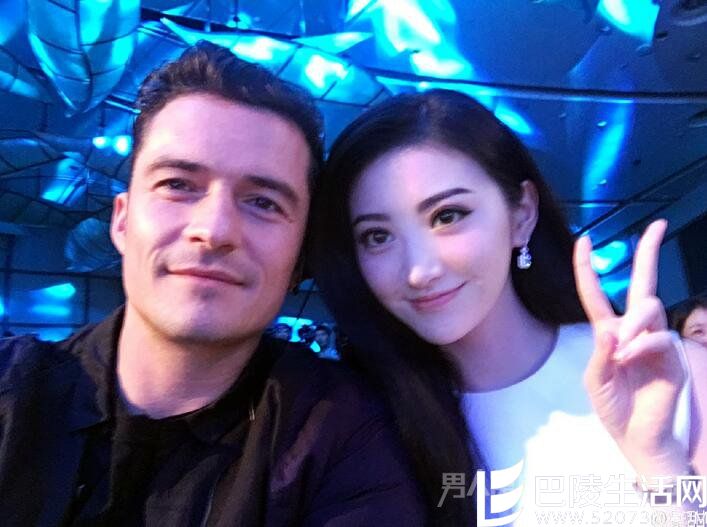 景甜与“精灵王子”合影