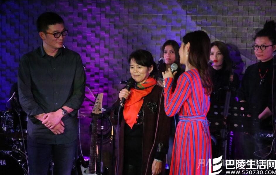 张靓颖冯轲张妈妈同台 张靓颖冯轲张妈妈同台