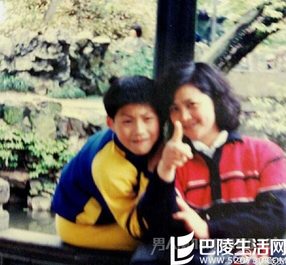 严屹宽晒童年照