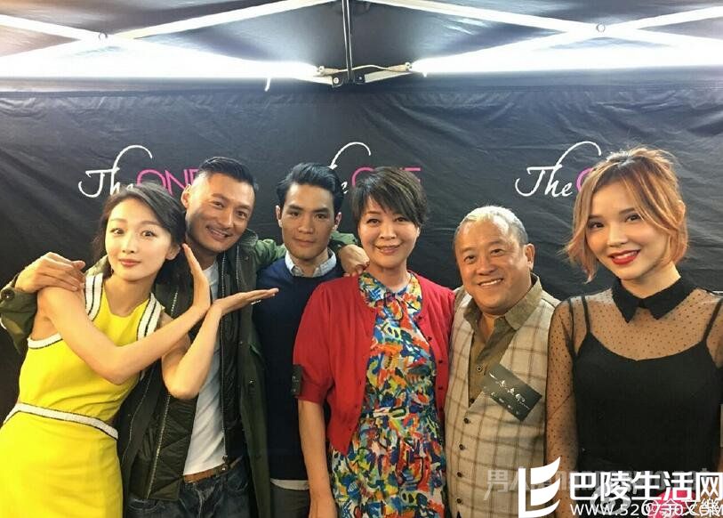 周冬雨余文乐现身电影节 周冬雨余文乐现身电影节