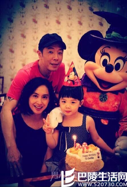 朱茵黄贯中为女儿庆生
