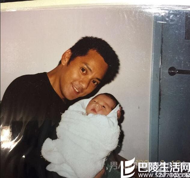 莫少聪与儿子幼年合照