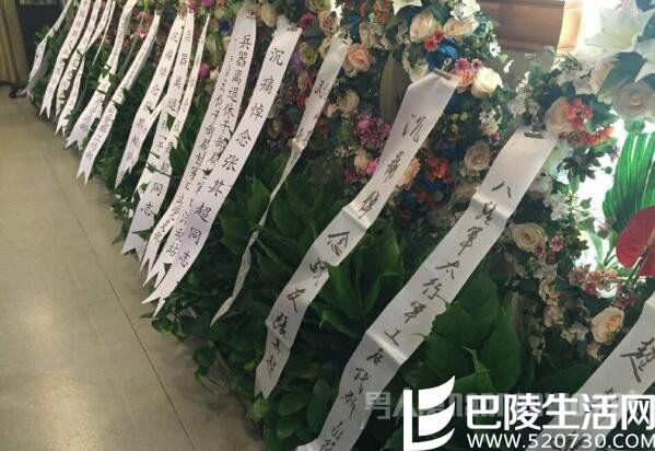 李晨奶奶吊唁花圈署名不一般