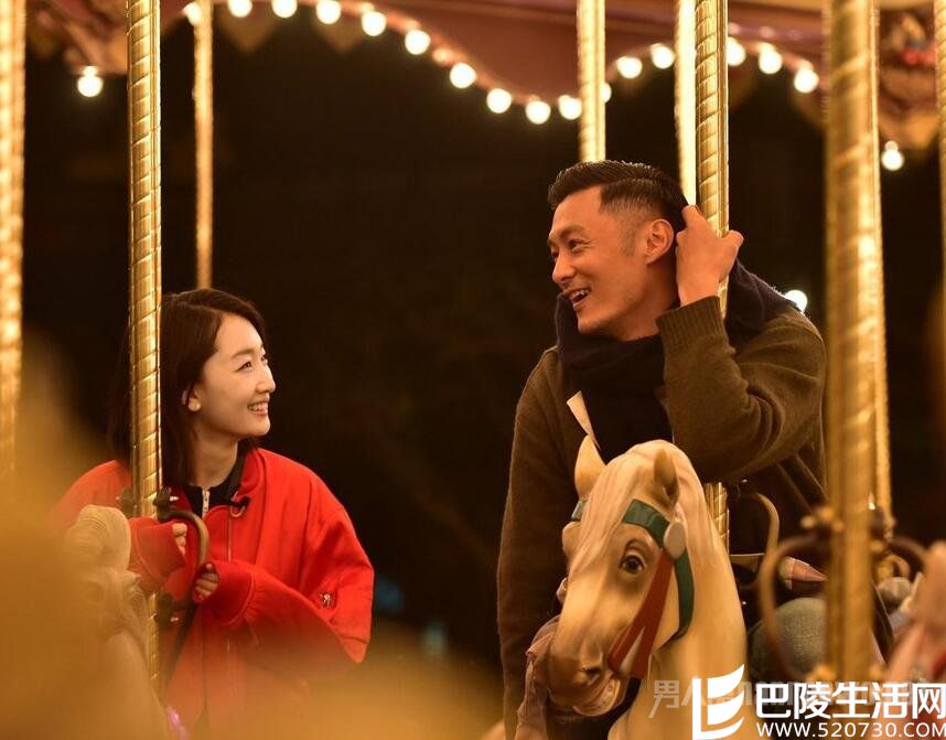 余文乐周冬雨游迪士尼