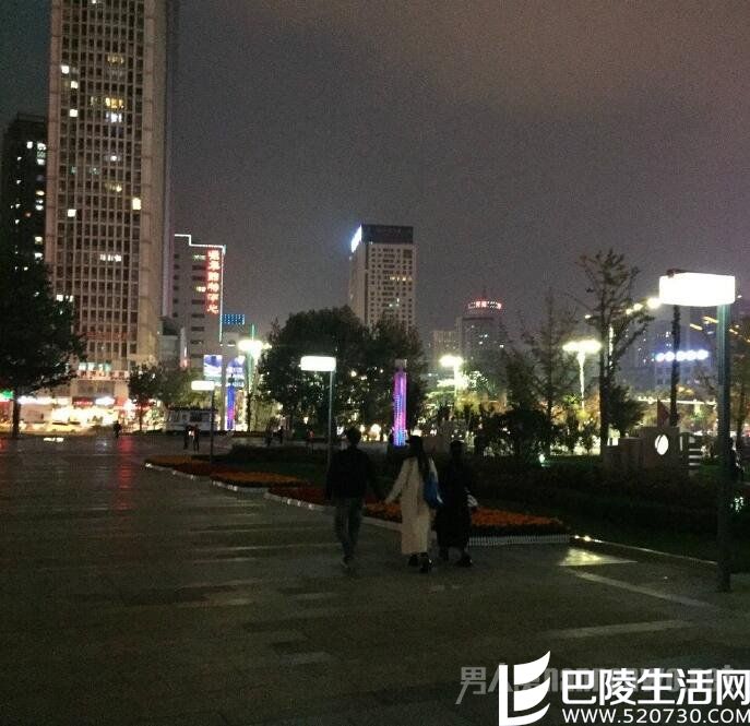 李晨范冰冰携手散步 李晨范冰冰携手散步