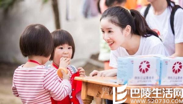 章泽天探访贫困儿童 章泽天探访贫困儿童