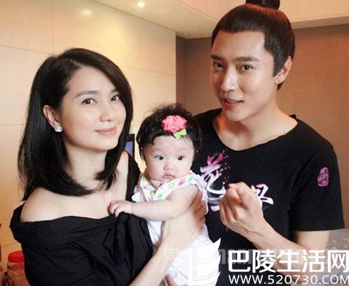 洪欣带女儿探班张丹峰